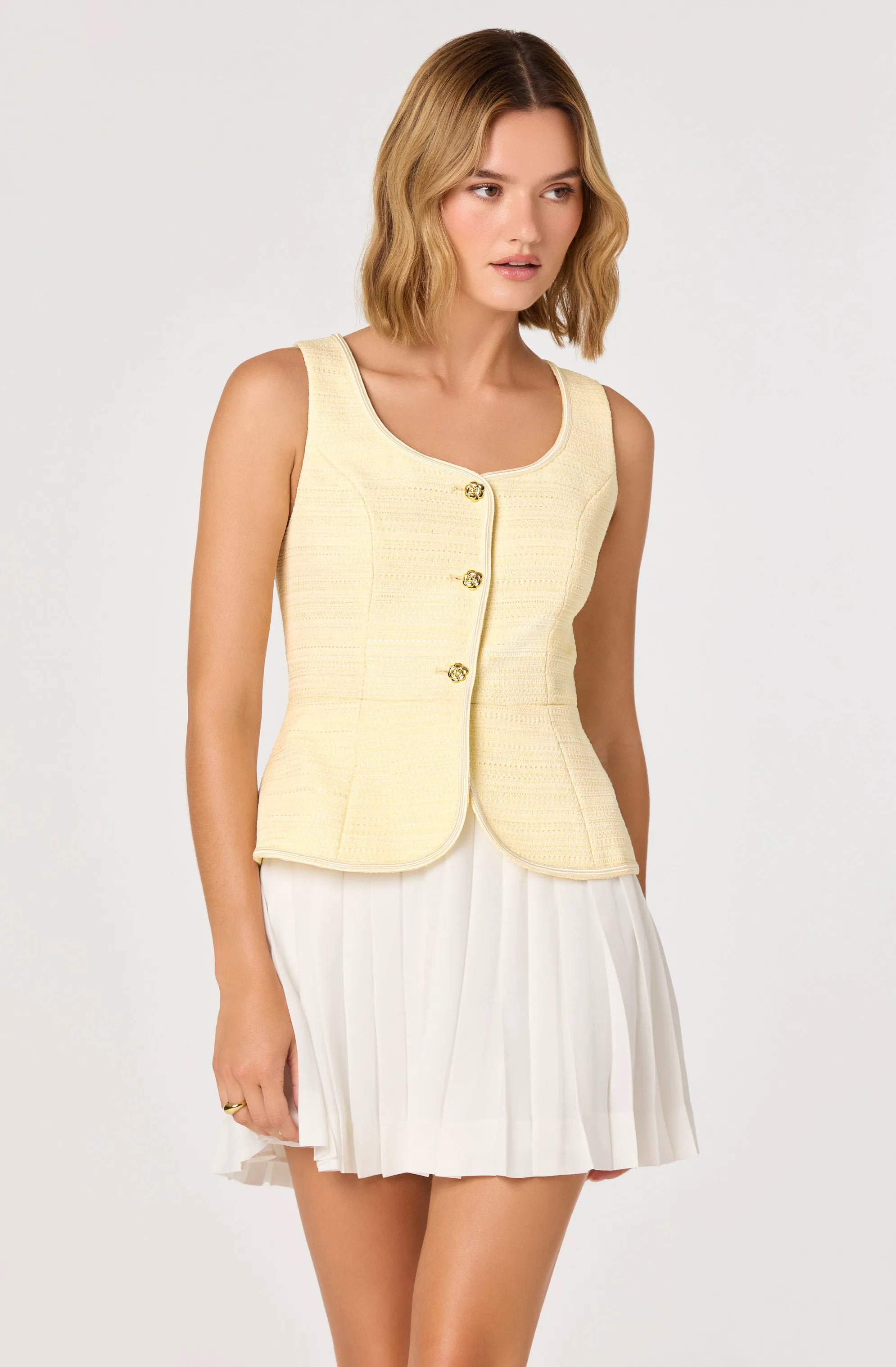 Lt yellow white