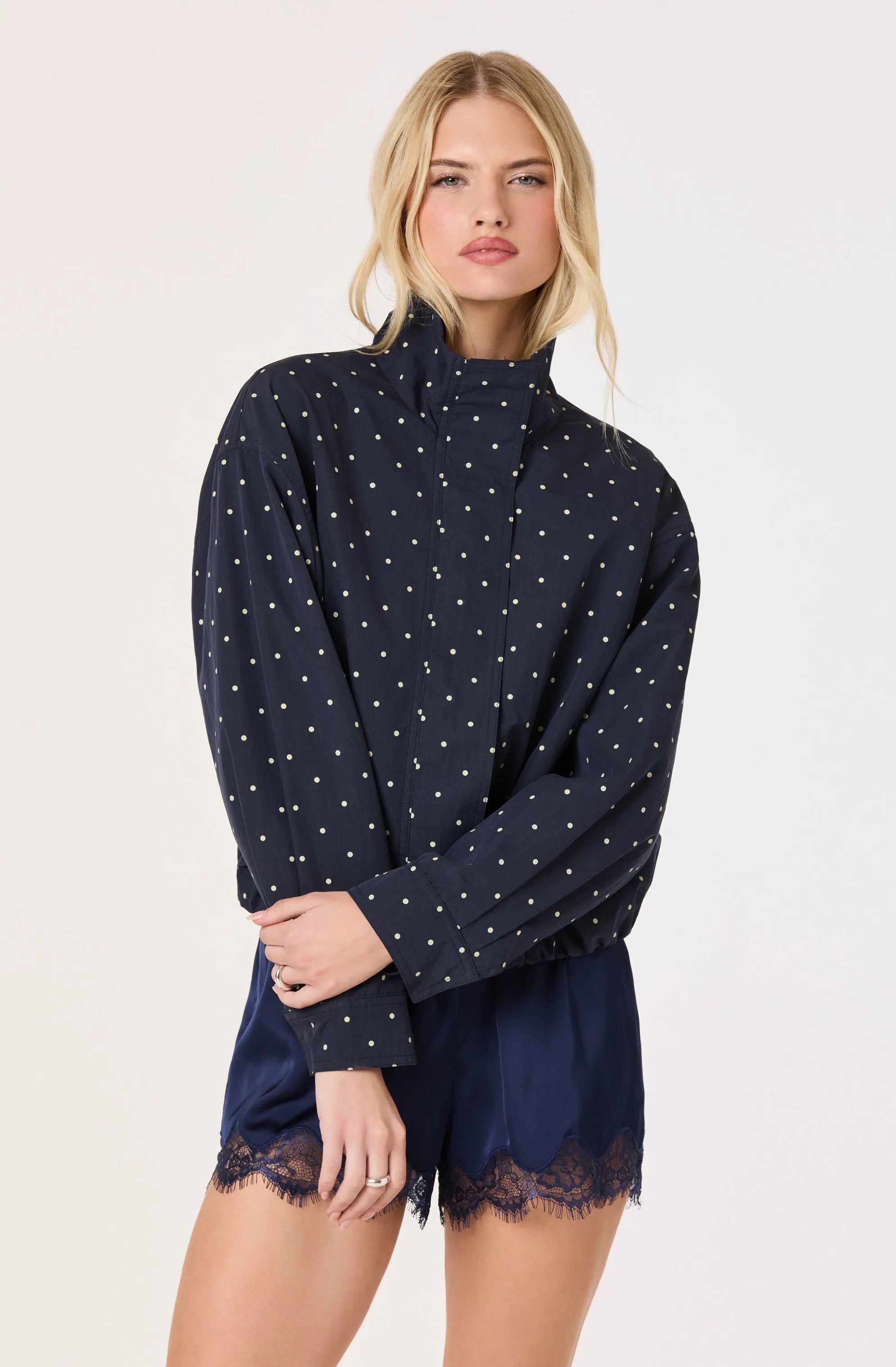 Navy cream dot